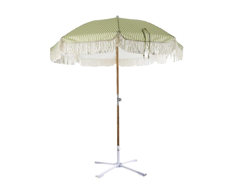 The Best Garden Parasols Available in the UK 2022